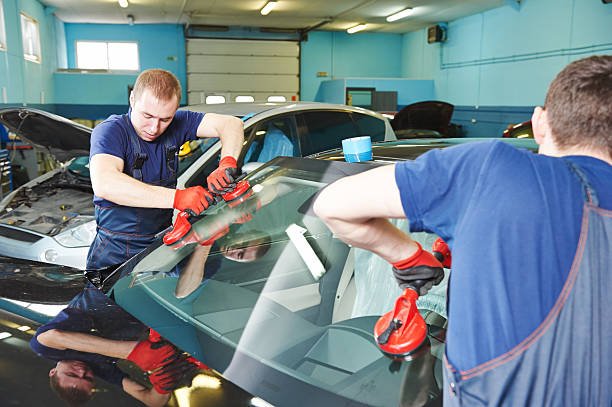 Windshield Replacement Sun City AZ - Get Premier Auto Glass Repair and Replacement Services with Specialist Mobile Auto Glass